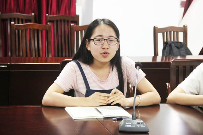 说明:C:\Users\BeanChou\Desktop\习近平北大讲话交流学习\选\黄蓝慧.JPG